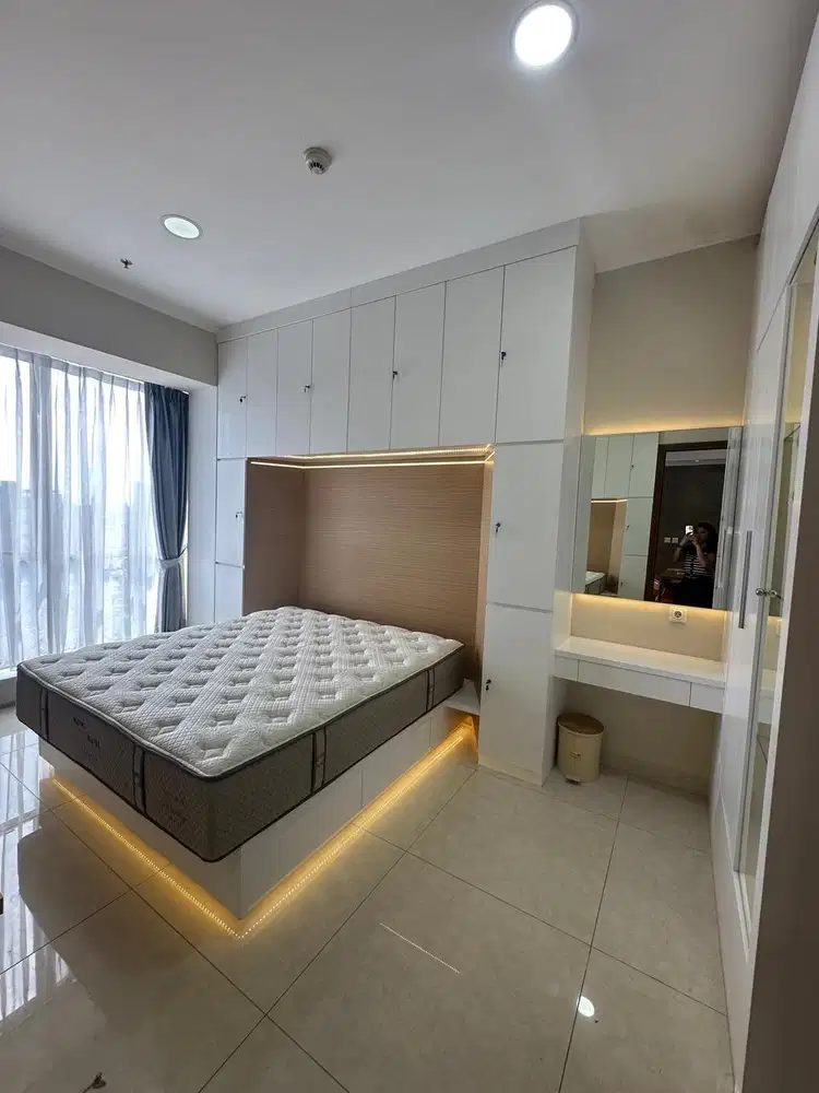 disewakan 2+1 bedroom full furnish taman anggrek residence