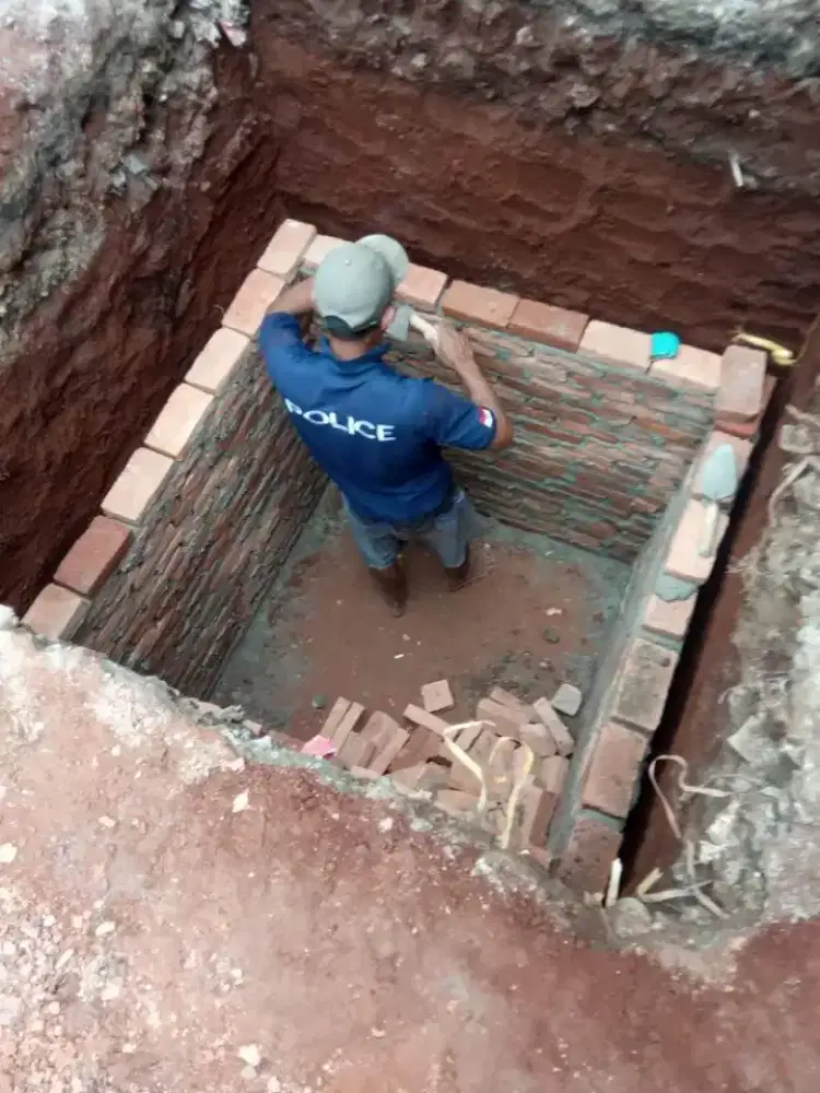 Tukang galian dan tukang bangunan