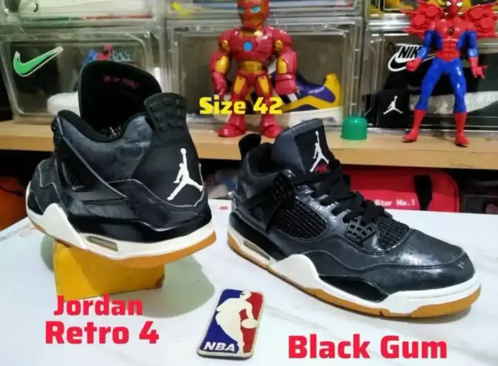 Sepatu Basket Nike Jordan Retro 4 Black Laser Gum