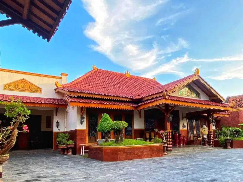 dijual rumah etnik jawa bonus ruko kantor jl madyosuro samping alun alun kidul kraton cocok untuk resto hotel