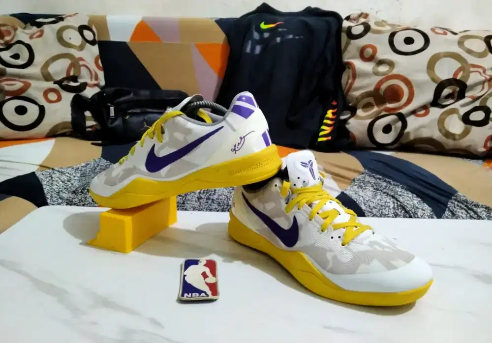 Sepatu Basket Nike Kobe Lakers size 46