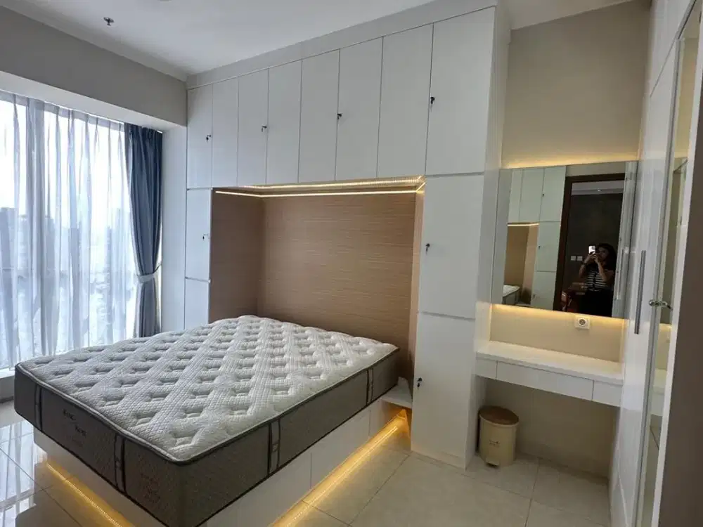 disewakan 2+1 bedroom full furnish taman anggrek residence