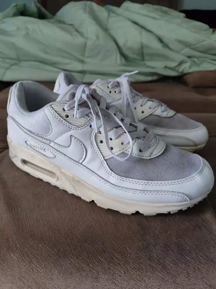 Dijual sepatu Nike Air Max full white size 44