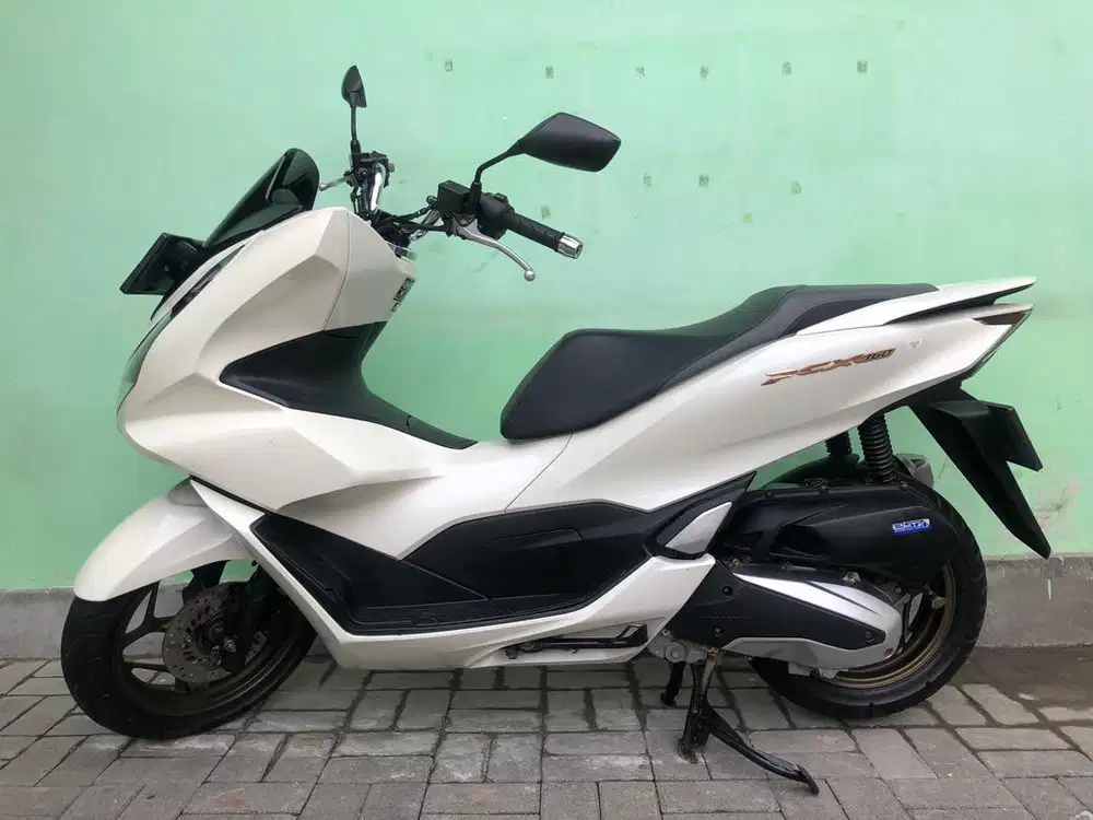 Honda PCX ABS Th.2023 putih!!