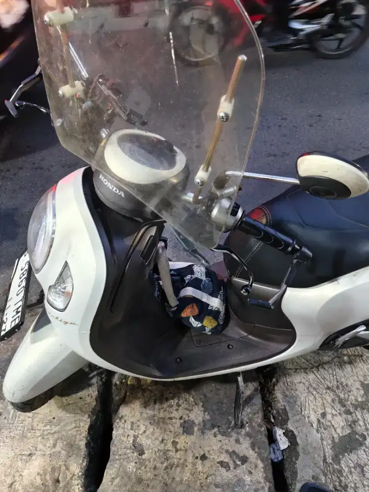 Honda Scoopy Putih Keyless 2022
