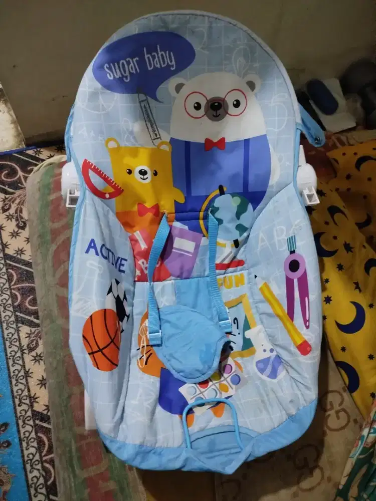 Tempat tidur goyang bayi