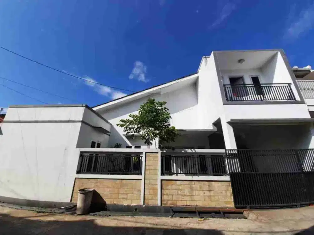 Di jual rumah bagus 2 lantai murah di sentosa asih