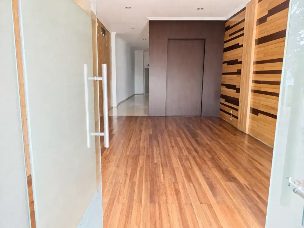 SEWA RUKO SEMI FURNISHED 4 Lt SIAP HUNI DI POS PENGUMBEN KEBON JERUK JAKARTA BARAT