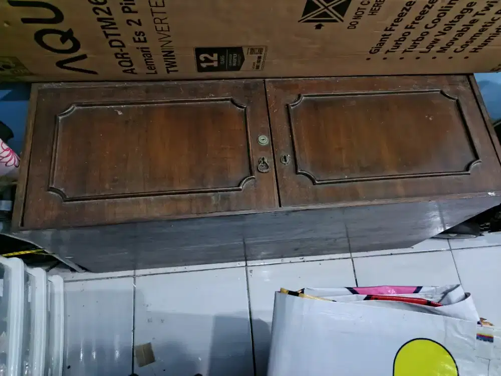 Kotak kayu penyimpanan