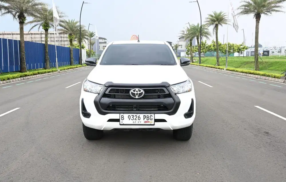 Hilux Double Cabin 2.4 E 4x4 MT 2024 (Low KM)