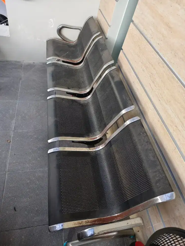 KURSI TUNGGU BESI 4 ORANG KONDISI SIAP PAKAI