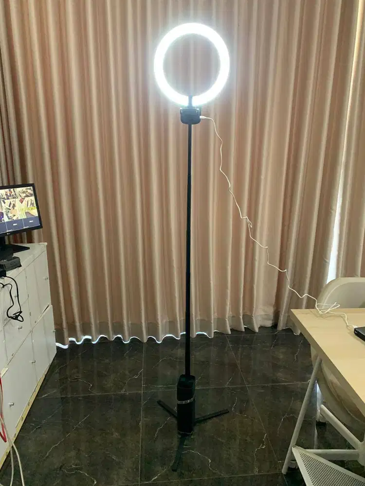 USAMS ZB250 Multifunctional Folding LED Ring Light With Trip LIKE NEW