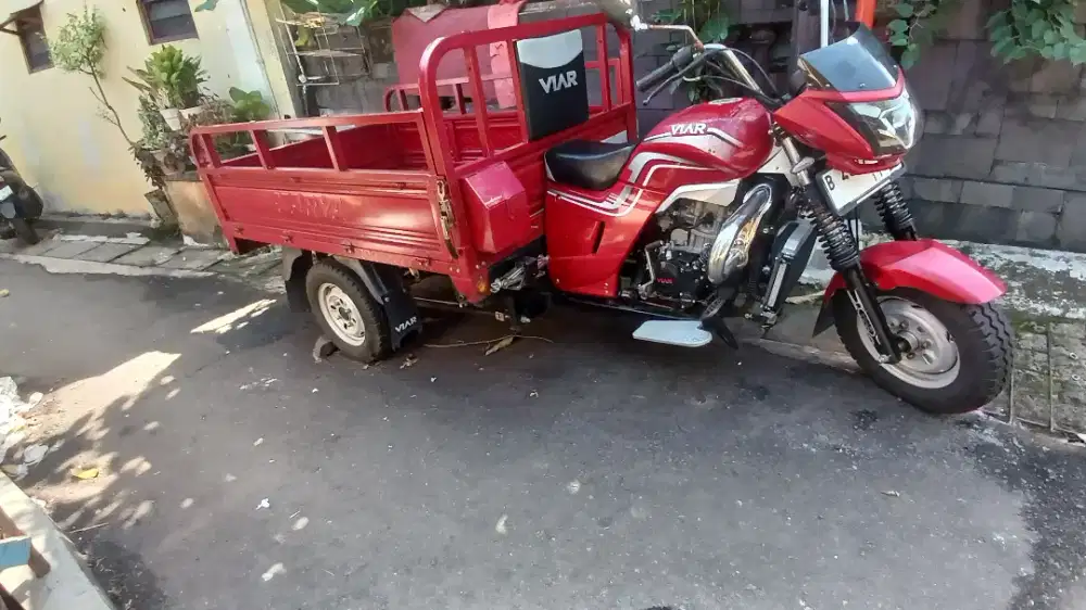 Viar 3 roda tahun 2004 warna merah Gress full ori