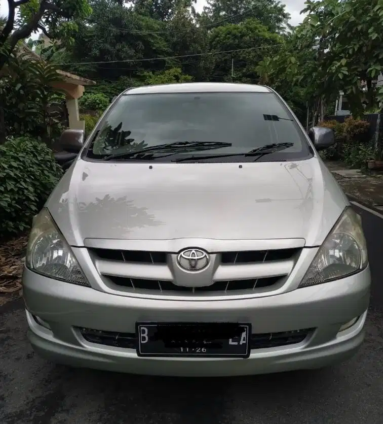 Toyota Kijang Innova 2004 Bensin