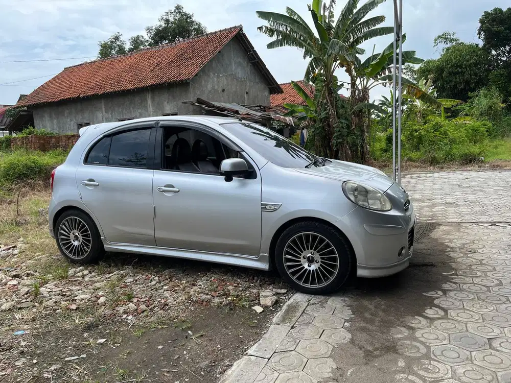 Nissan March 2013 Bensin