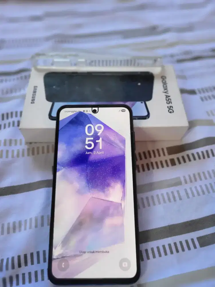Dijual HP Samsung A55 5G 8/256Gb mulus seperti baru garansi on