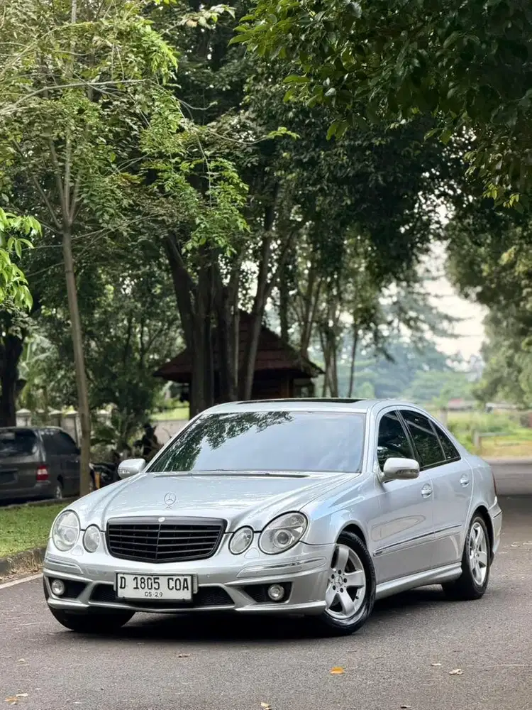 Mercedes-Benz E240 2004 Bensin