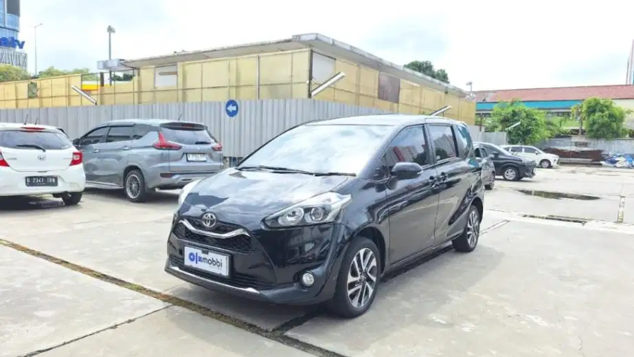 DP MURAH - Toyota Sienta 1.5 V Bensin-MT 2020 Hitam