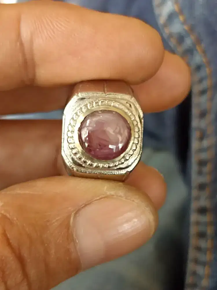 Batu permata Ruby star