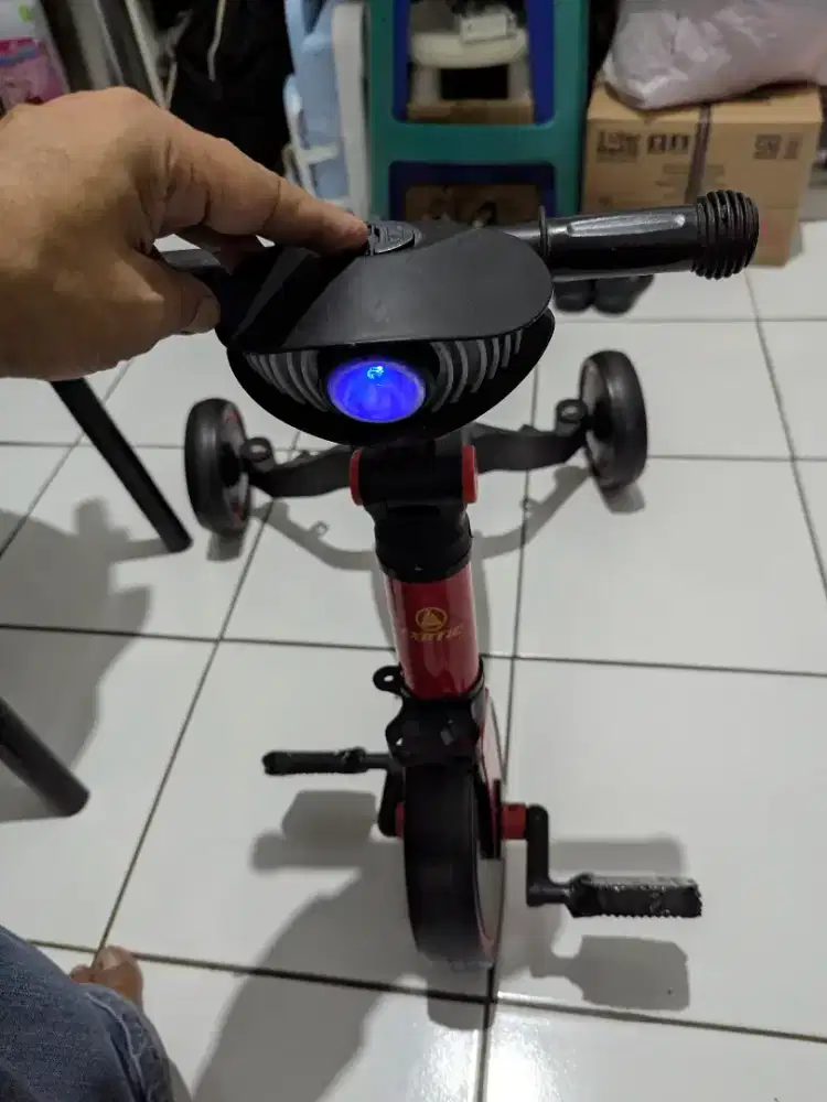 Sepeda roda tiga lipat anak