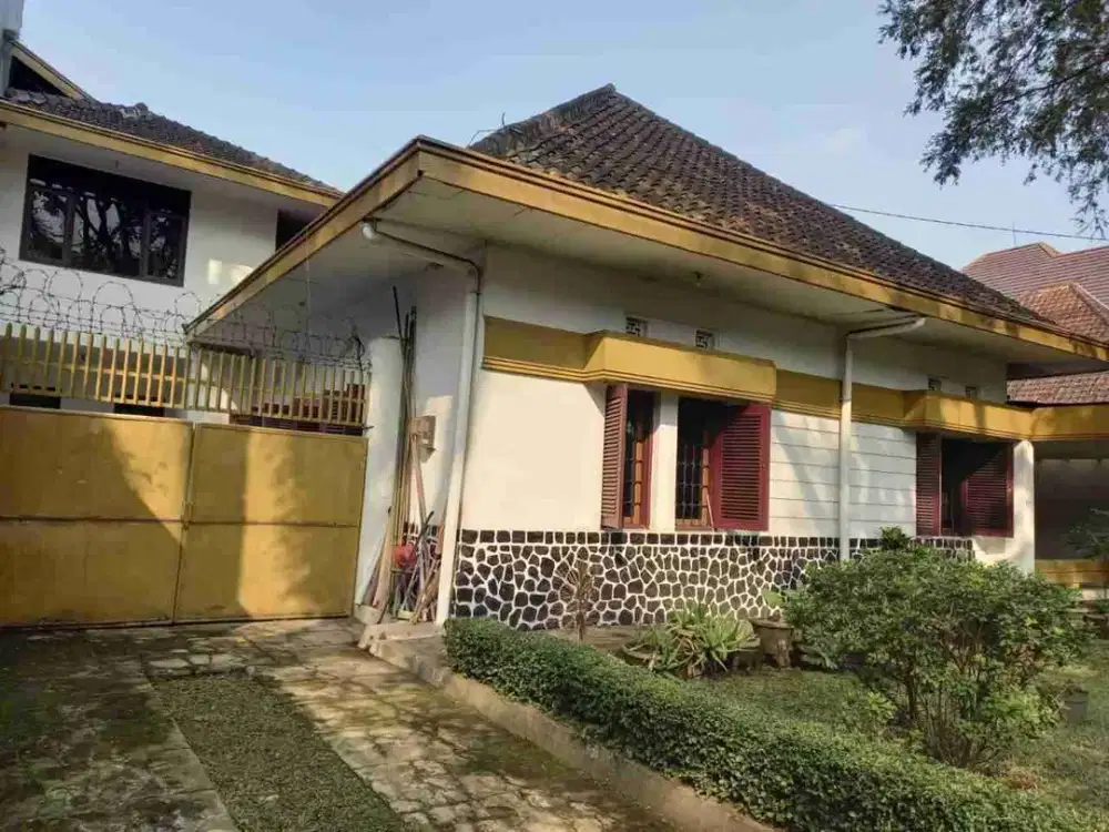 Rumah Asri Terawat Dekat ke Gedung Sate Bandung Luas Tanah 594 harga 20 Milyar