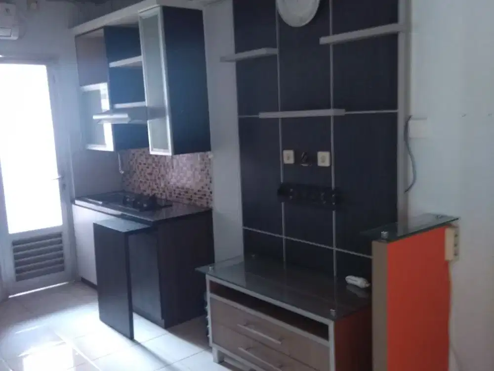 Disewakan Apartemen Semi furnish 2bedrooms lt 21 EMERALD posisi Hook