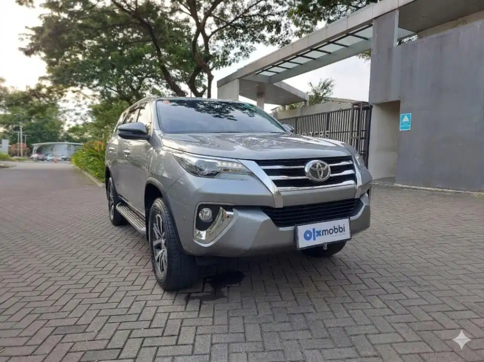 DP 5% Toyota Fortuner 2.4 4x2 VRZ Solar-AT Abu-Abu CSJTB