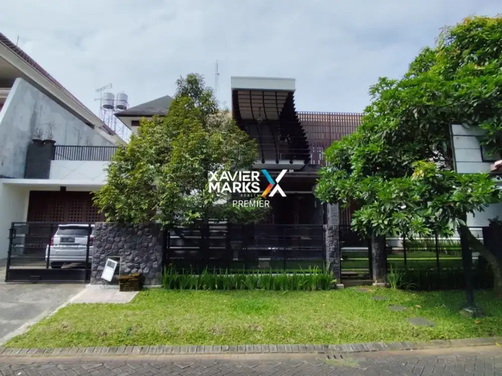 Dijual Rumah Mewah 2Lt Semi Furnish Ada Inner Garden Siap Huni Kawasan Cluster Favorit Lingkungan Aman Dekat Bandara dan Mall di Boulevard Araya Golf