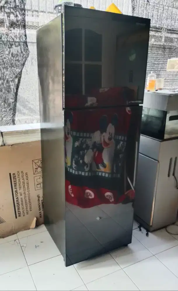 KUlkas merek sharp jumbo