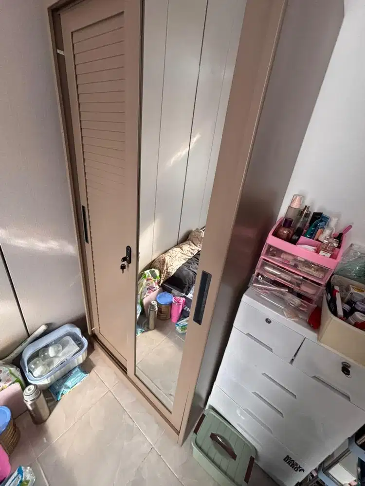 Lemari besi like new