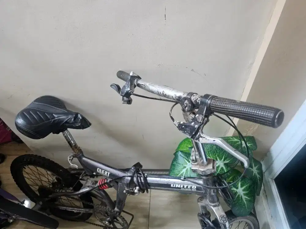 Sepeda lipat merk United