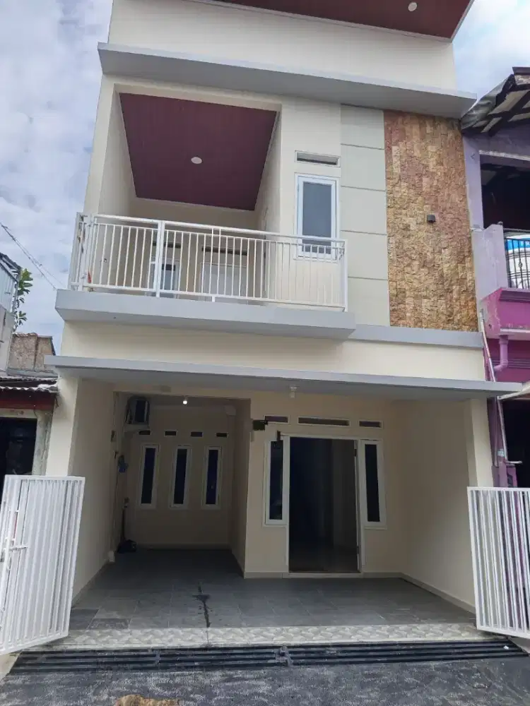Dijual rumah 2 lantai sdh renov siap huni di kranggan permai