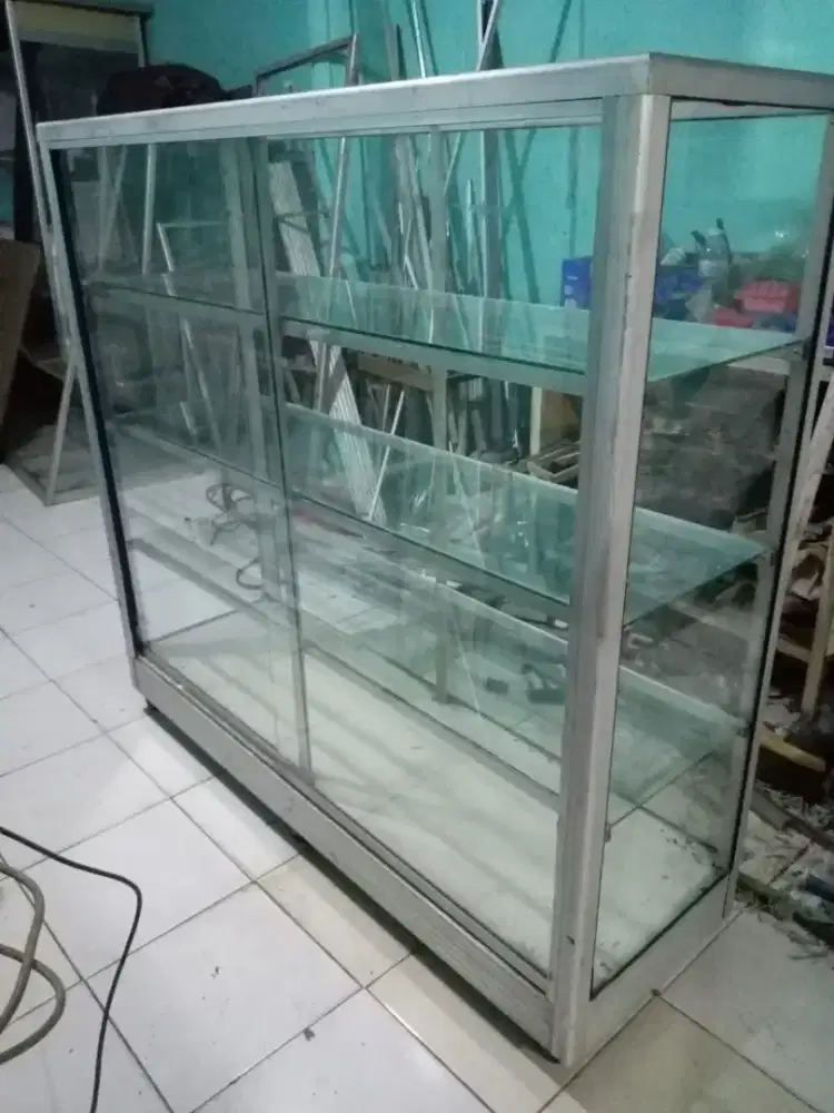 Etalase bekas UK 1.2 meter