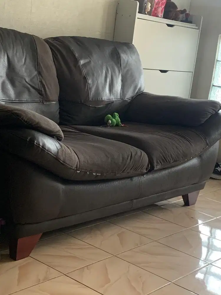 Sofa bekas kondisi busa blm kempes
