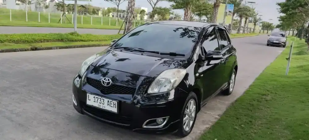 TOYOTA YARIS J AIRBAG 1.5 MANUAL 2013 HITAM SIPP