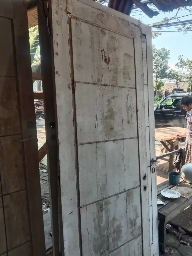 Pintu bekas nya ready dari kayu bahan kamper oven