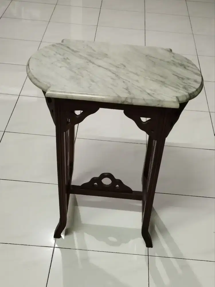 Meja silet marmer kaki kayu