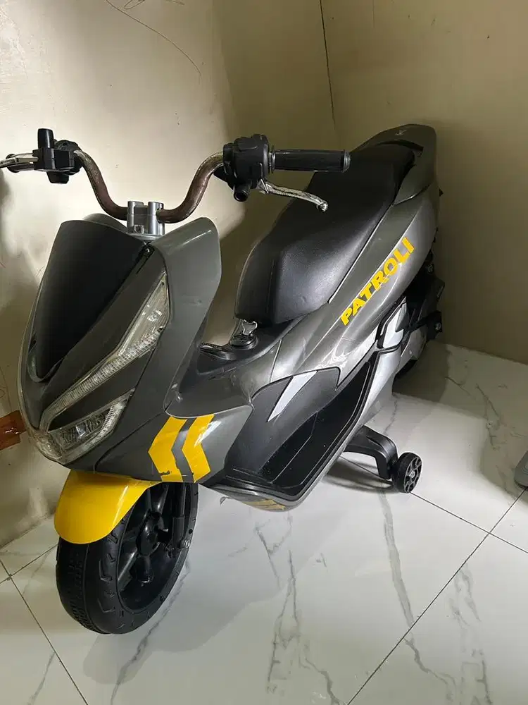 Motor aki anak patroli polisi