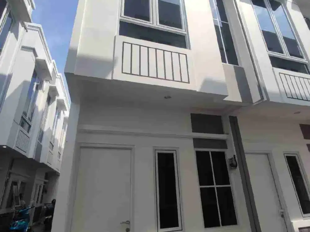 Dijual rumah modern 2 lantai di jl.kamboja matraman jakarta timur