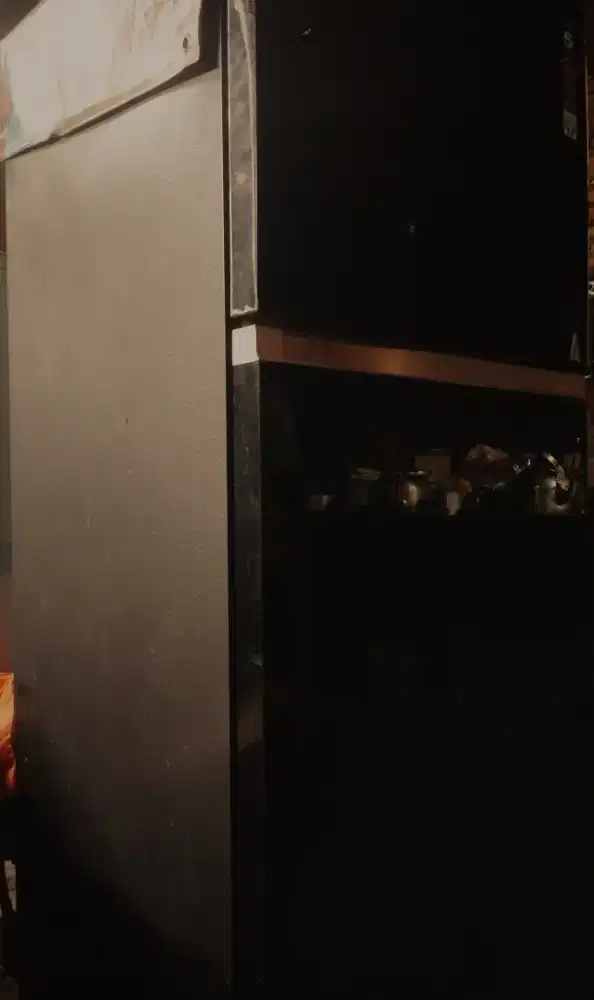 POLYTRON REFRIGERATOR 2 DOOR 220 L BLACK || KULKAS 2 PINTU HITAM