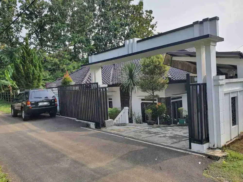 Dijual Vila Cantik dengan tanah luas ada kolam ikan di ciomas bogor