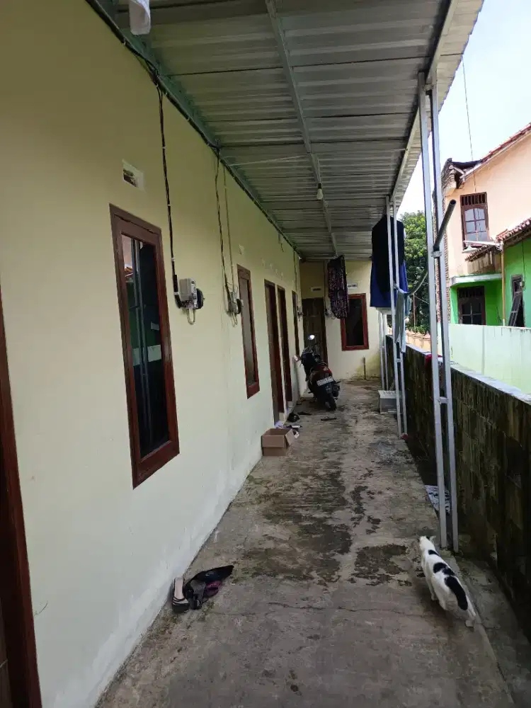 Rumah kost dekat pom bensin Mijen