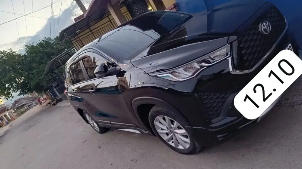 Mobil inova zenic toyota