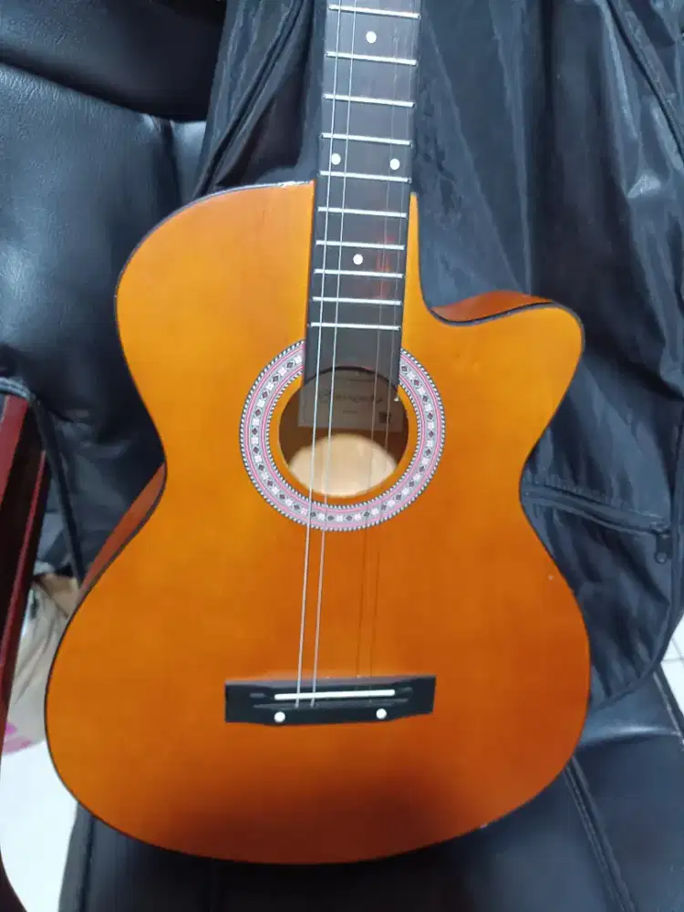 jual gitar cod harga open 350 nego yang serius