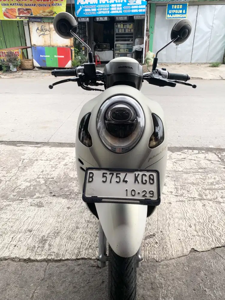 Scoopy 2024 prestige putih doff