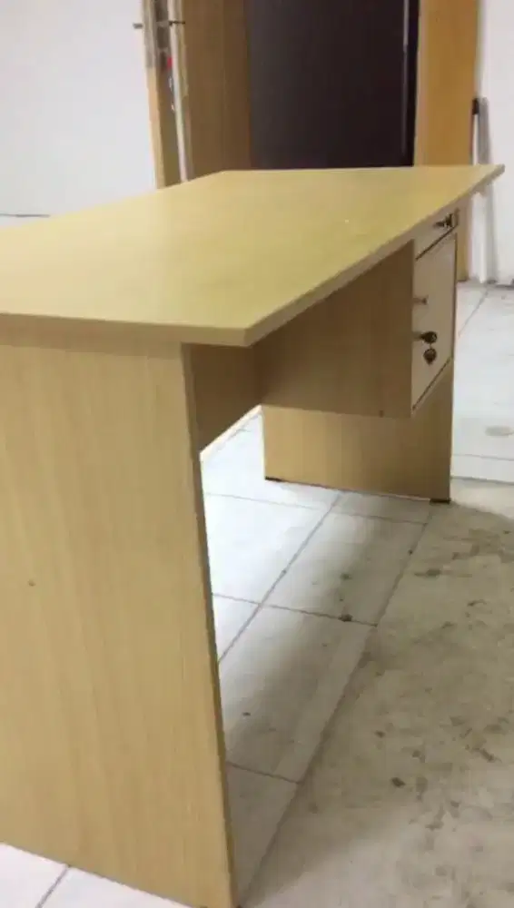 Meja admin kantor toko meja komputer setengah biro