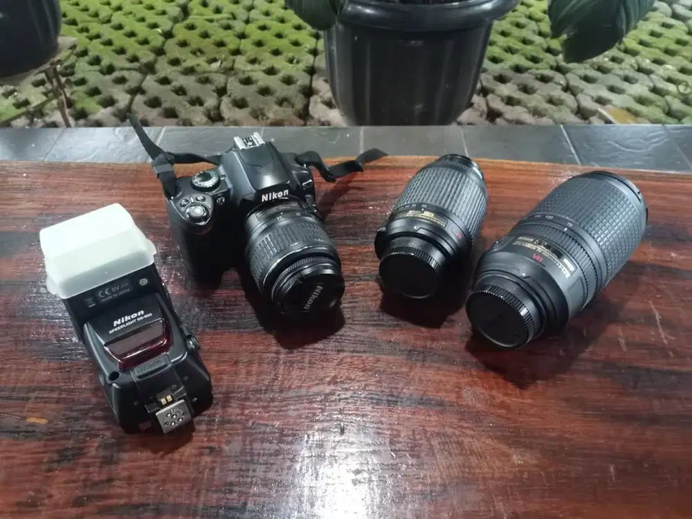 Jual sepaket kamera Nikon DSLR D40X berikut lensa2 dan flash