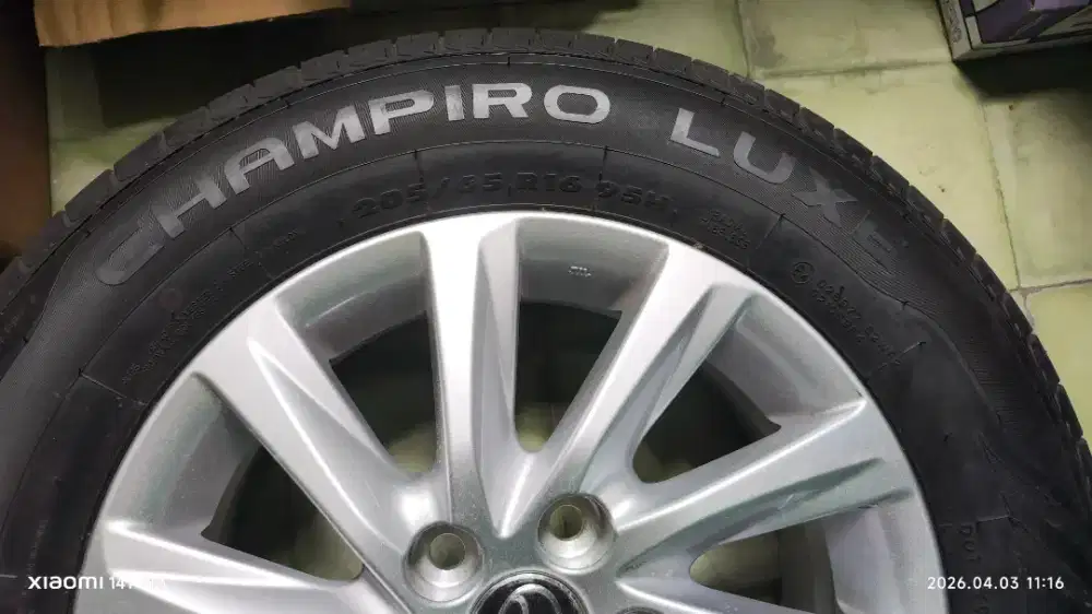 Velg dan Ban original bawaan Innova Zenix 2025