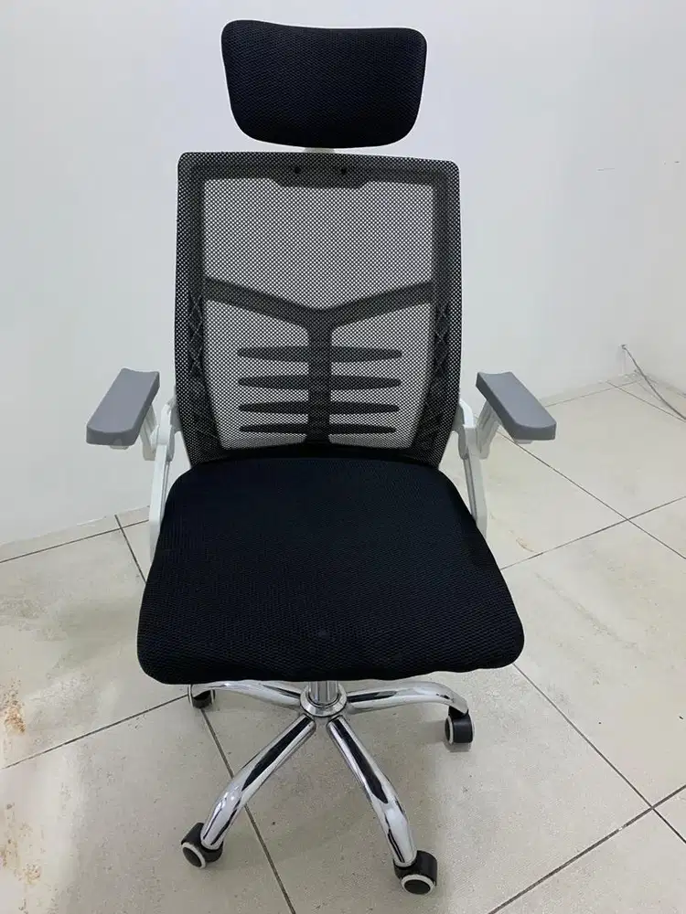 14 units Kursi putar untuk karyawan kantor
