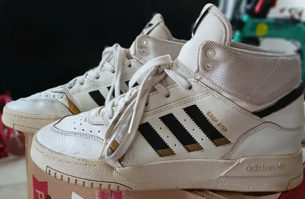 Sepatu adidas DROP STEP